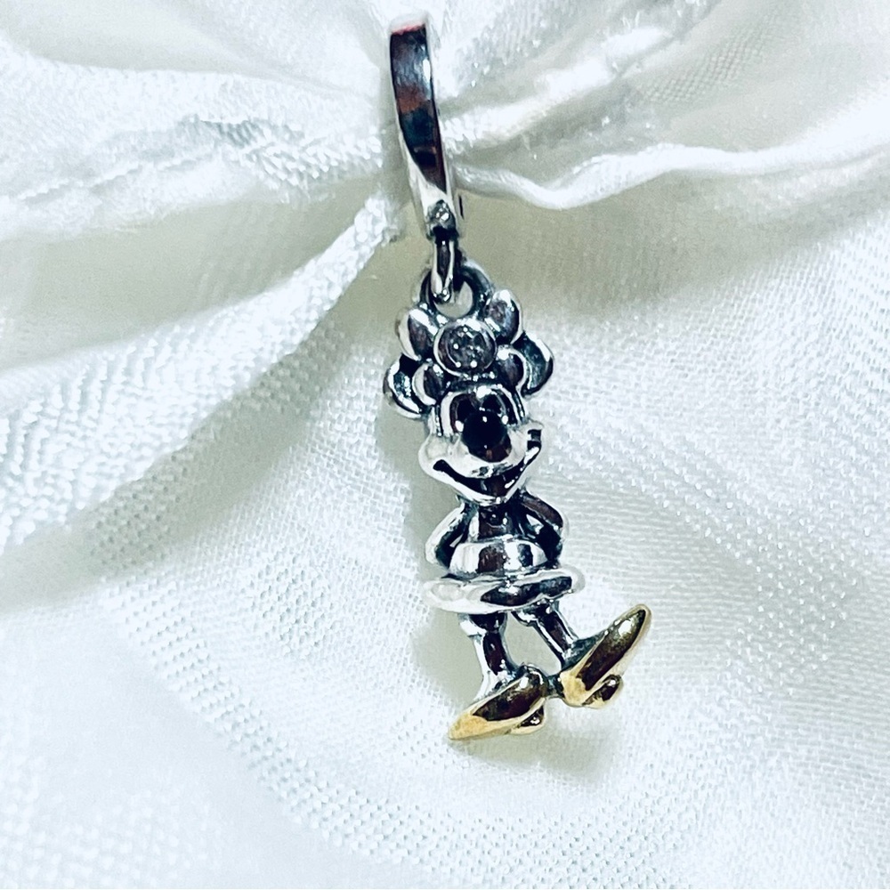 🐭 NWOT Minnie Mouse Charm ✨